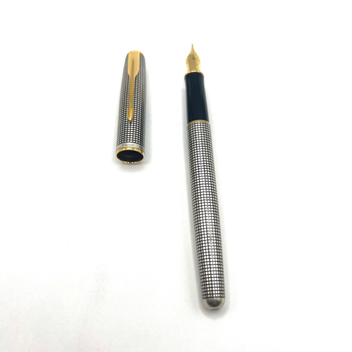 Parker Sonnet Sterling Silver Cisele Cross Hatch Fountain Pen -  Medium 18kt Gold Nib