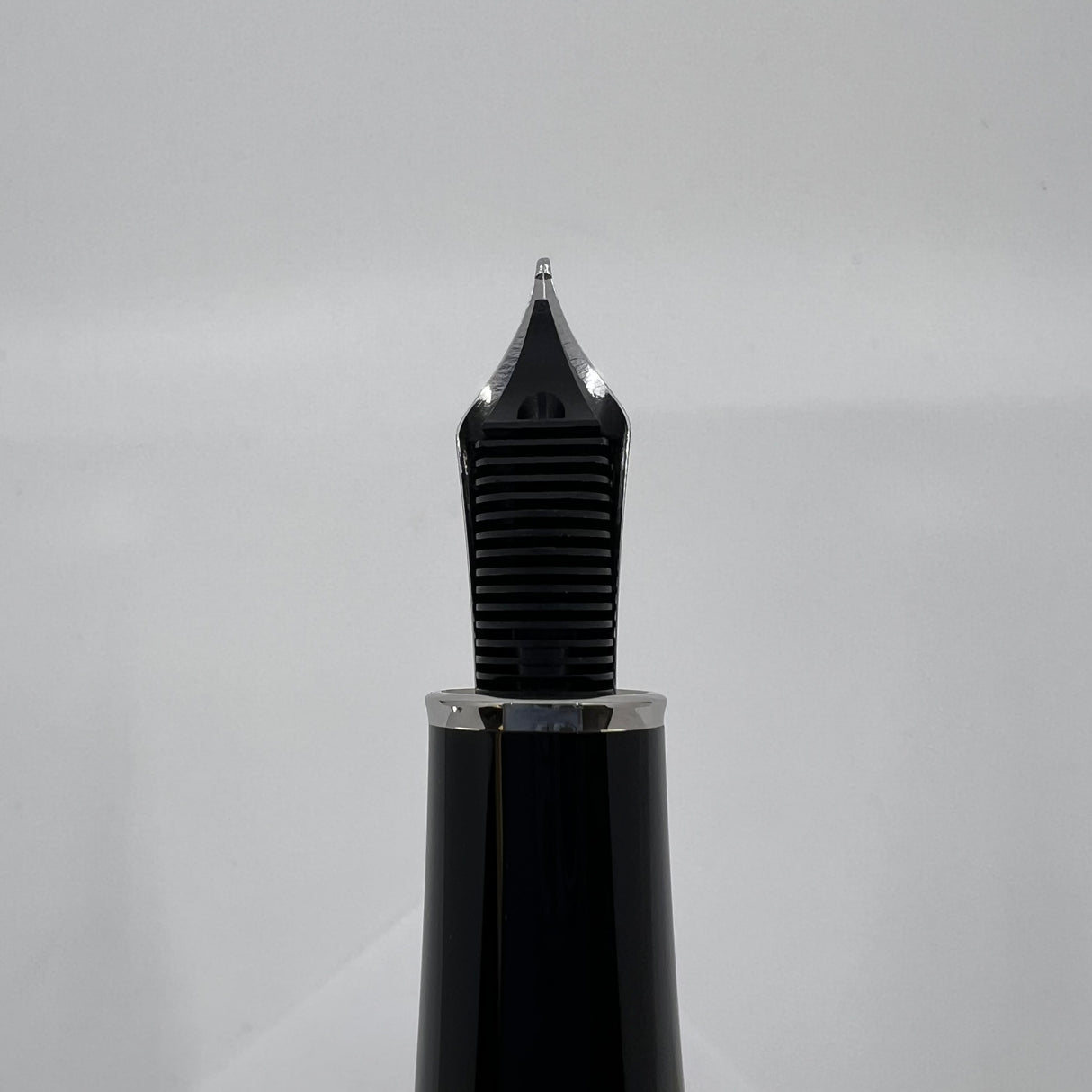 Montblanc Thomas Mann Writer's Limited Edition Fountain Pen - Fine 18kt Gold Nib