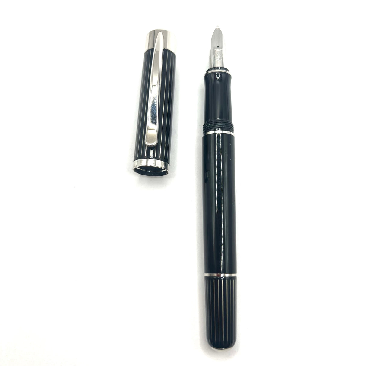 Pelikan P3100 Ductus Fountain Pen -  Medium 18kt Gold Nib