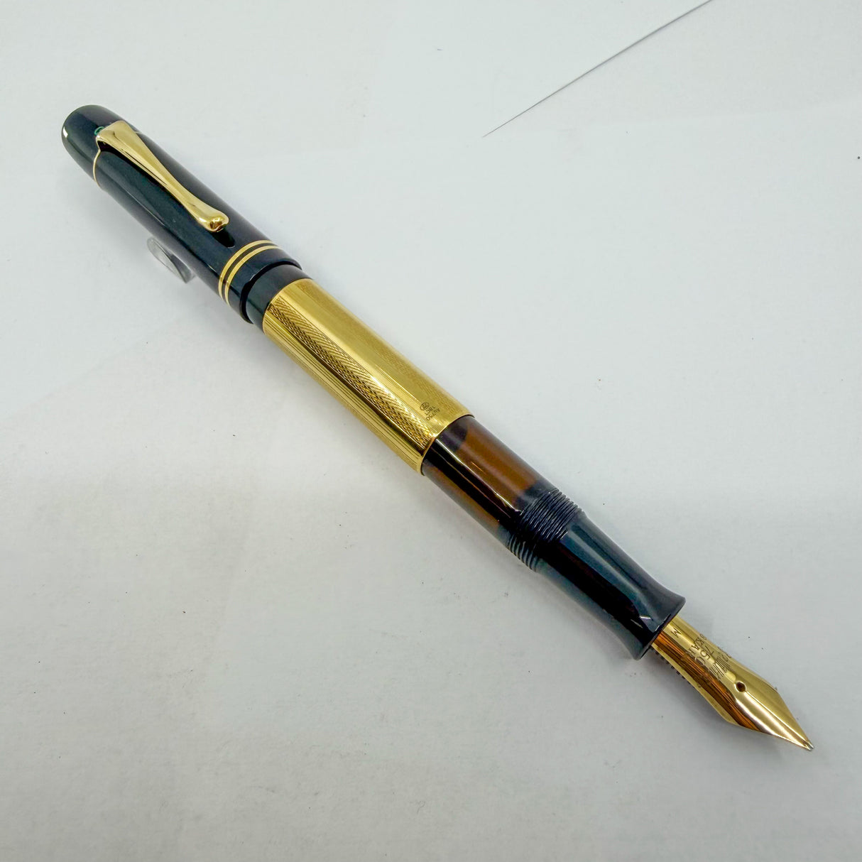 Pelikan 1931 Originals of their Time - 18kt Gold Overlay Limited Edition Fountain Pen   -   Medium 18kt Gold Nib