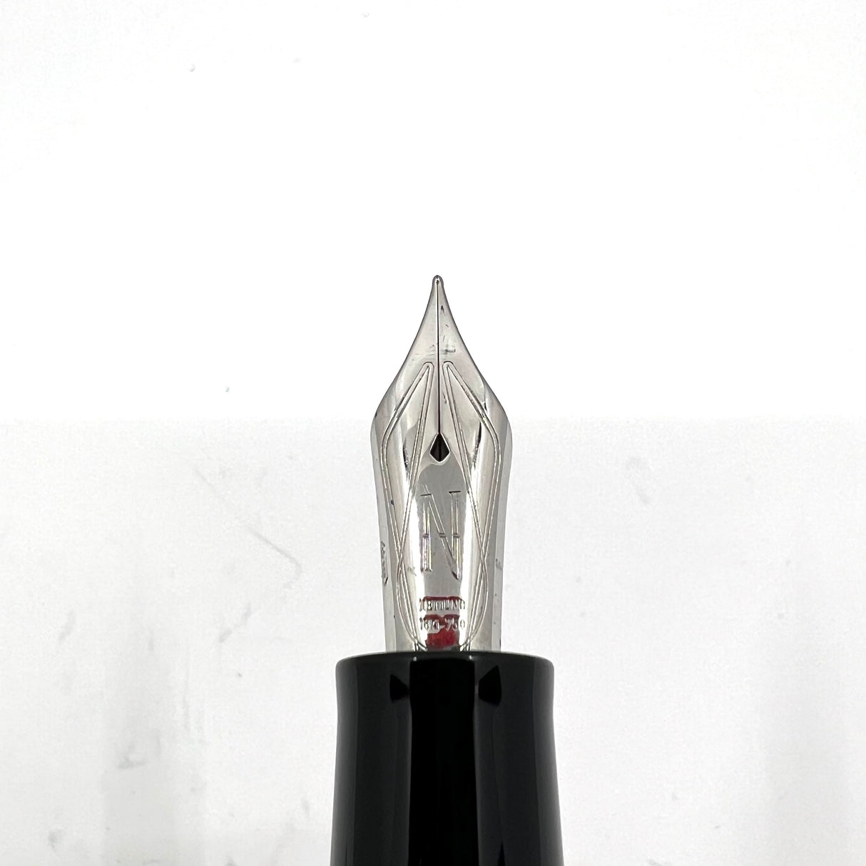 Nettuno (Italy)  Pearl & Black  Fountain Pen