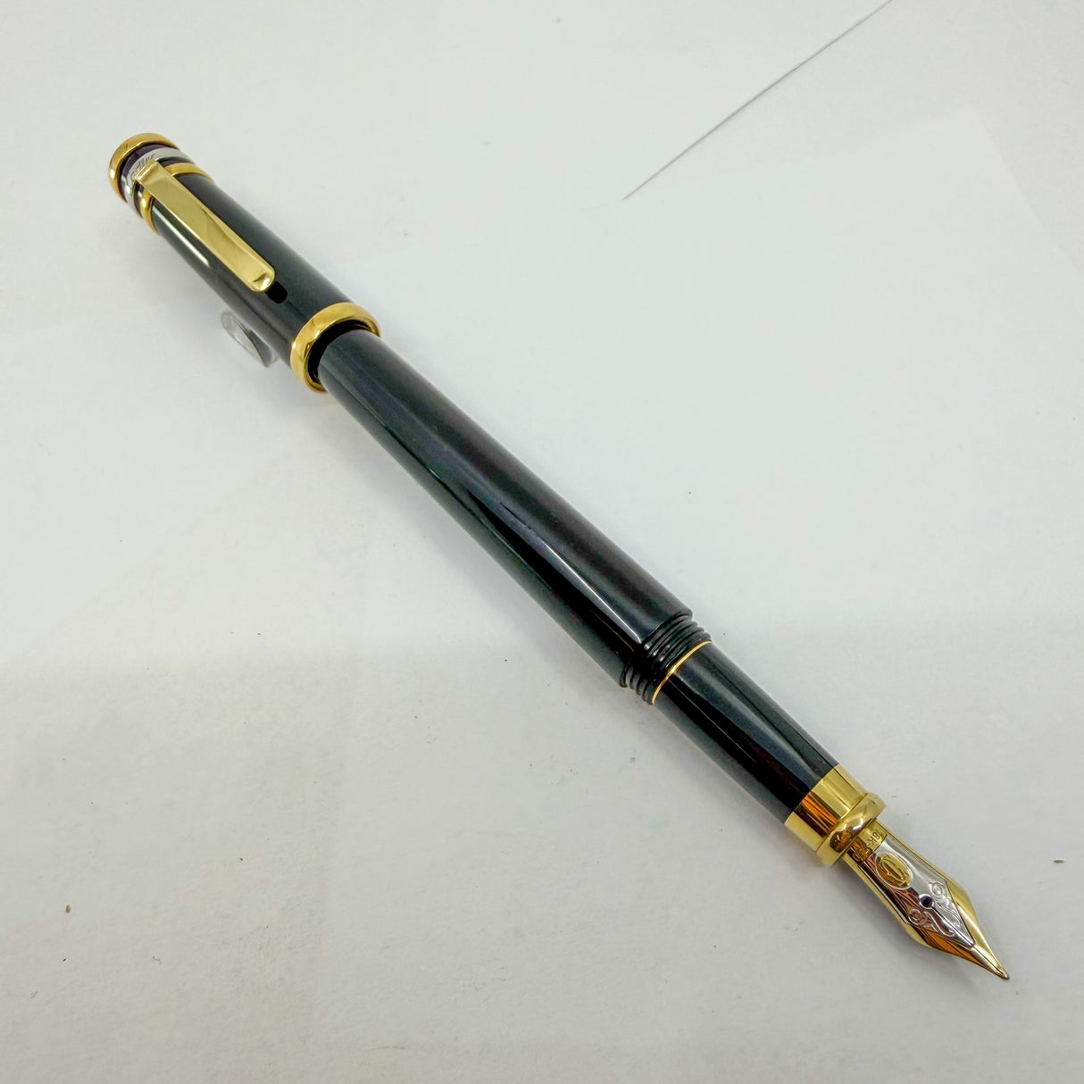 Cartier Black Trinity Fountain Pen - Medium 18kt Gold Nib