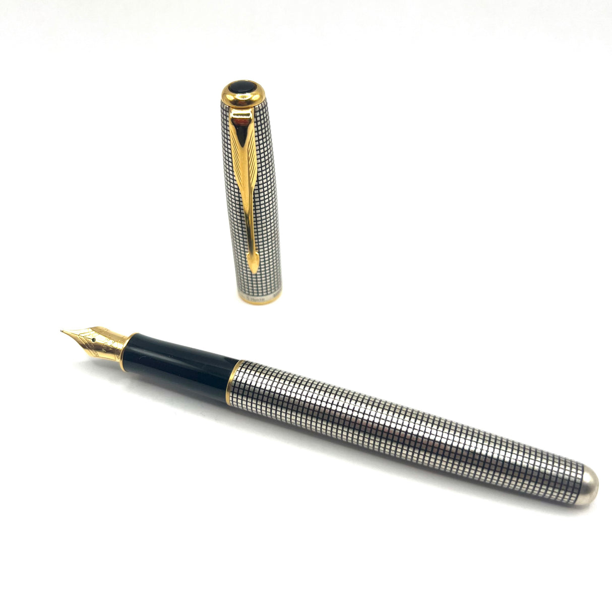 Parker Sonnet Sterling Silver Cisele Cross Hatch Fountain Pen -  Medium 18kt Gold Nib