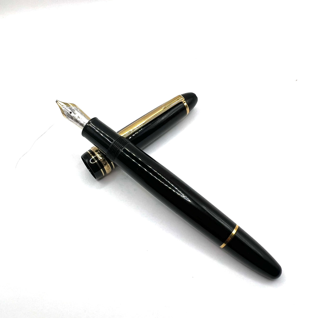Montblanc #147 Traveler Black Resin LeGrand Meisterstuck Fountain Pen -  Broad Oblique (Profile of Left Foot) 18kt Gold Nib