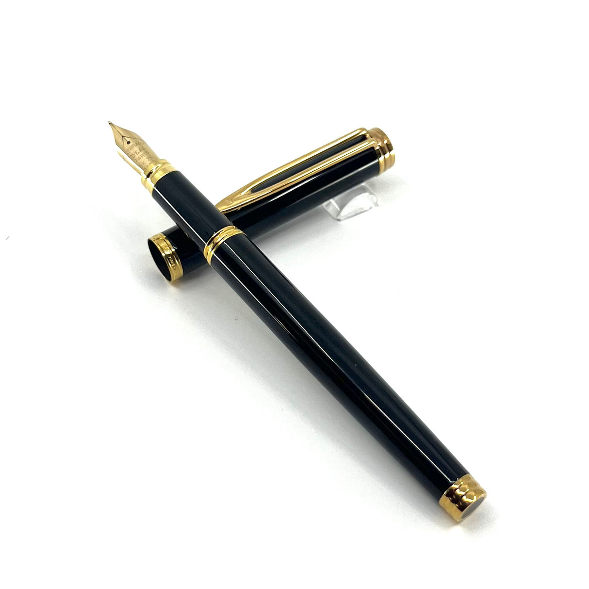 Waterman Gentleman Black Lacquered Fountain Pen - Medium 18kt  Gold Nib