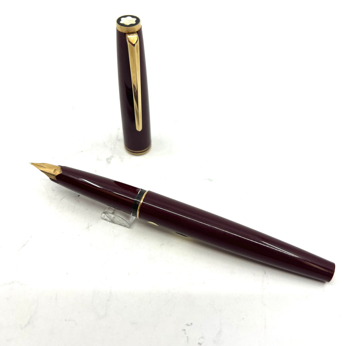 Montblanc Classic Style Bordeaux Resin Fountain Pen