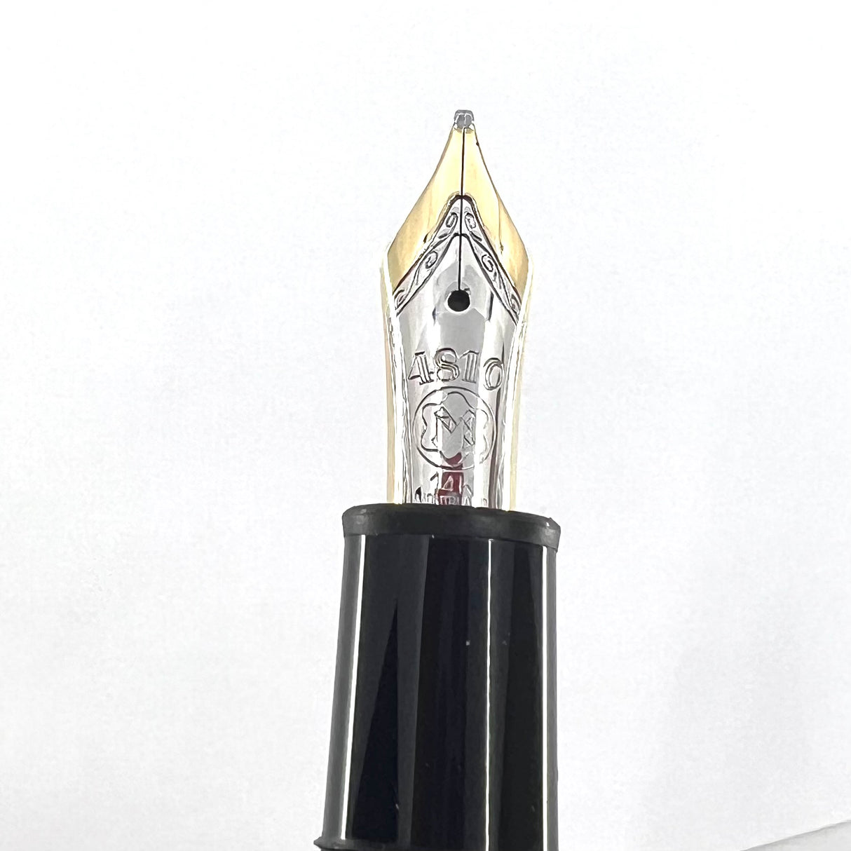 Montblanc #147 Traveler Black Resin LeGrand Meisterstuck Fountain Pen- Broad 14kt Gold Nib
