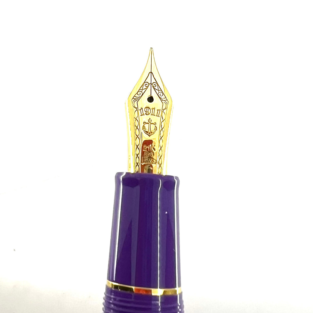 Sailor Purple 1911 Large Fountain Pen - Only 100 Of These Pens Were Available in the USA - Medium 21kt Gold Nib