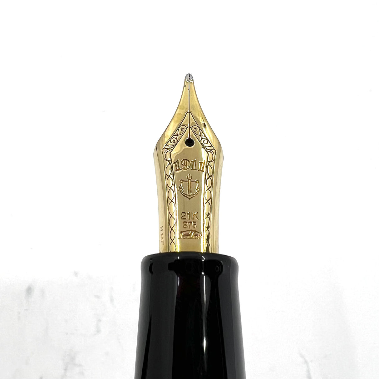 Sailor 1911L Black Ribbed Fountain Pen - Nagahara Jr. Naginata Togi 21K Medium/Fine Nib