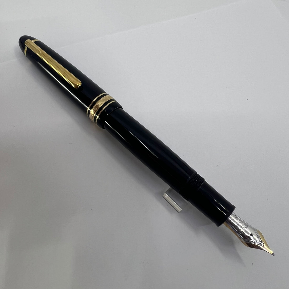 Montblanc Meisterstuck Black Resin #147 LeGrand Traveler  Fountain Pen - Medium 14kt Gold  Nib