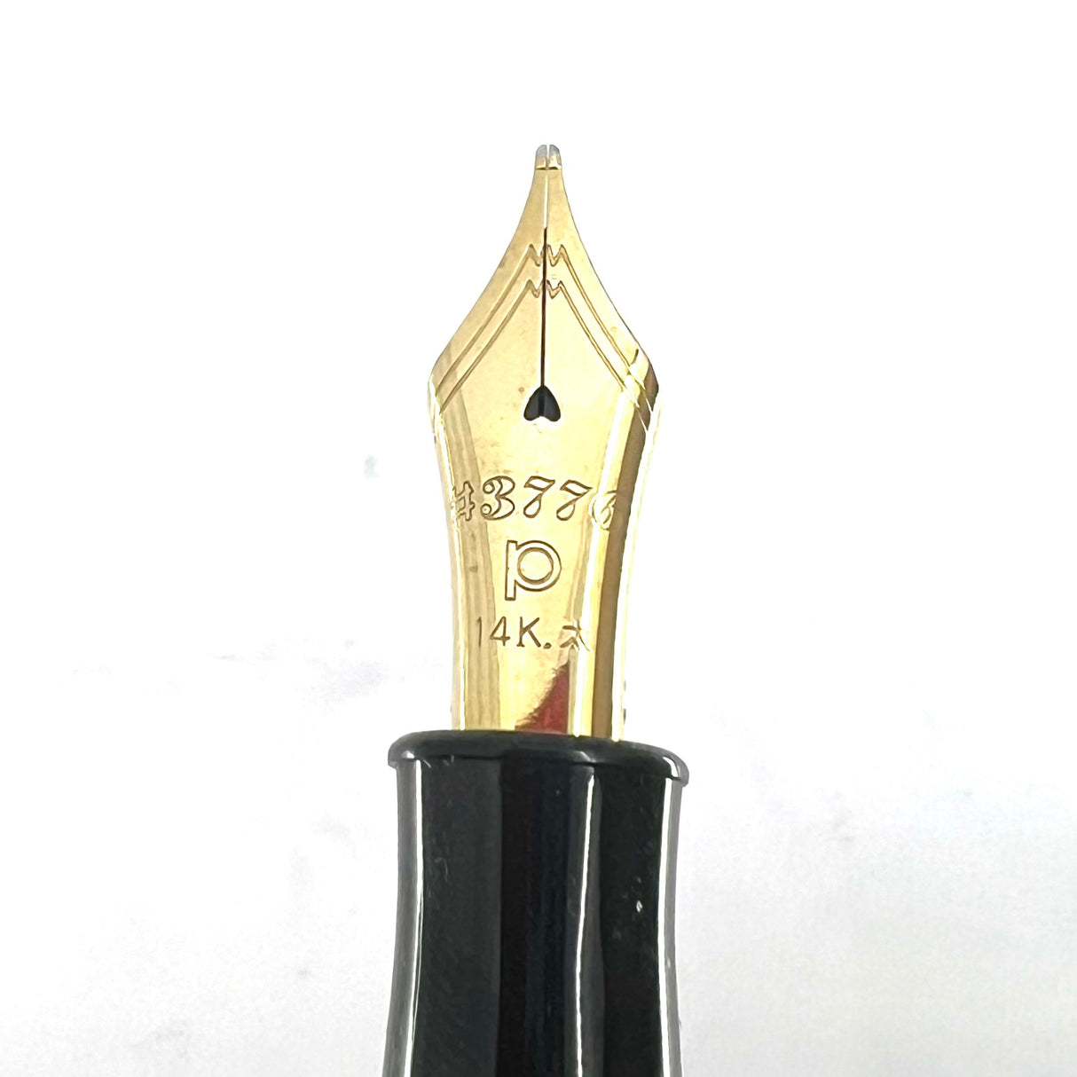Platinum #3776 "Gathered"/Ribbed Black Fountain  Pen - Broad 14kt Gold Nib