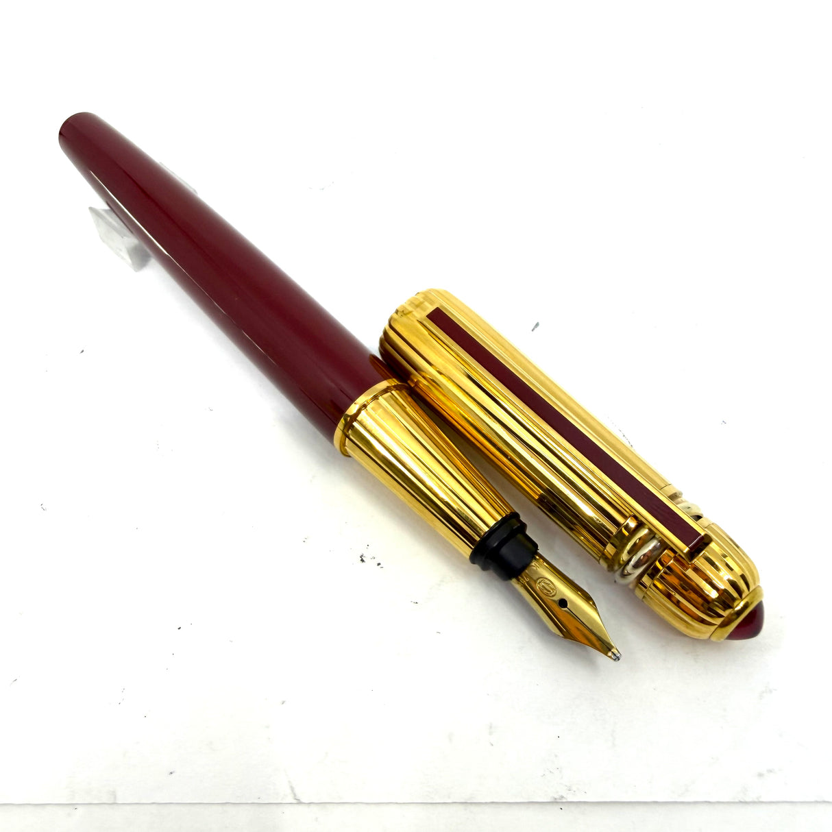 Cartier Pasha Trinity Fountain Pen - Burgundy Lacquer Barrel & Clip - Fluted Heavy 10 Microns Gold Plated Cap - Broad 18kt Gold Nib - An Icon of Cartier!