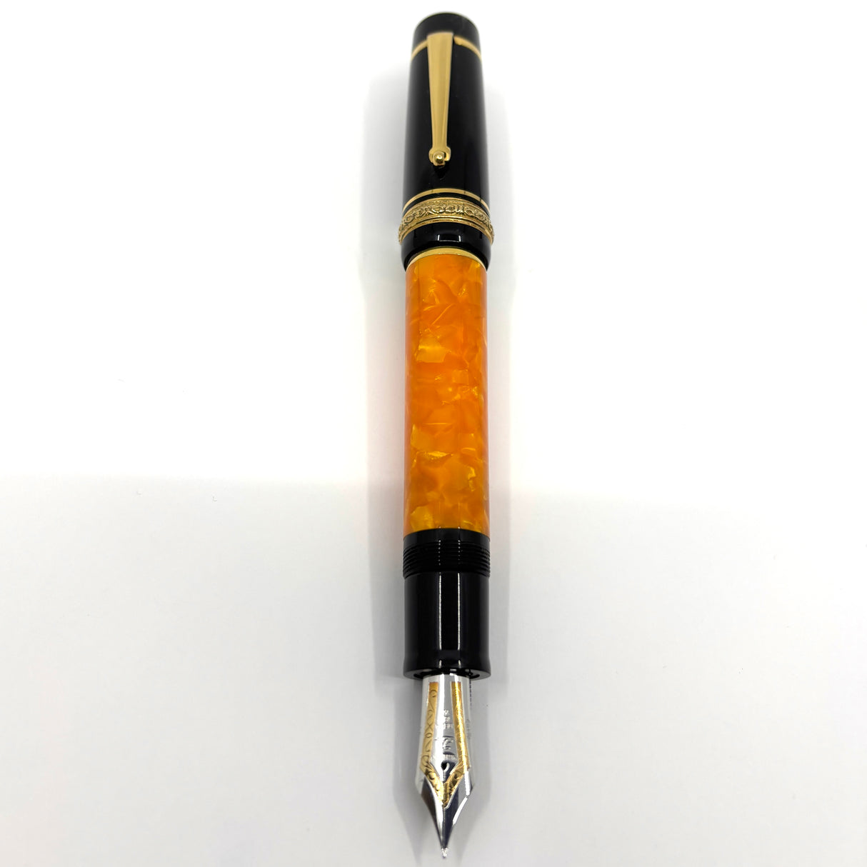 Delta Oversized DolceVita Vermeil Trim (Gold Plating Over Sterling Silver) Fountain Pen