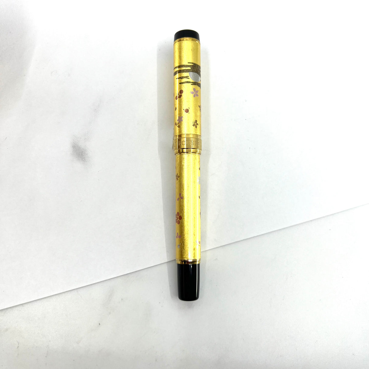 Sailor Kin Rei Maki-e Gold Leaf Courtesan/Geisha Fountain Pen - Medium 14kt Gold Nib