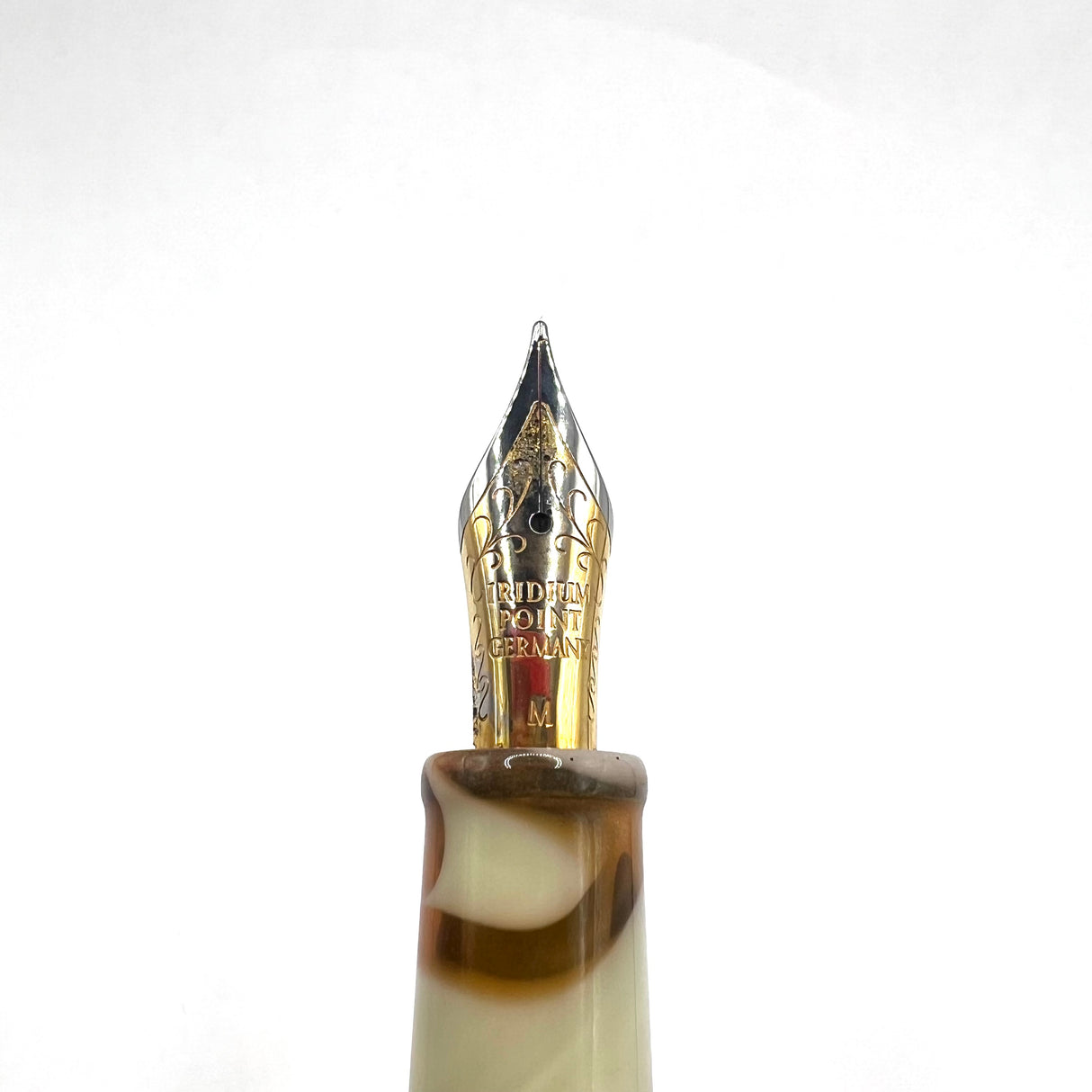 Taccia Staccato Honey Swirl Oversized Fountain Pen - Broad Gold-Plated Nib