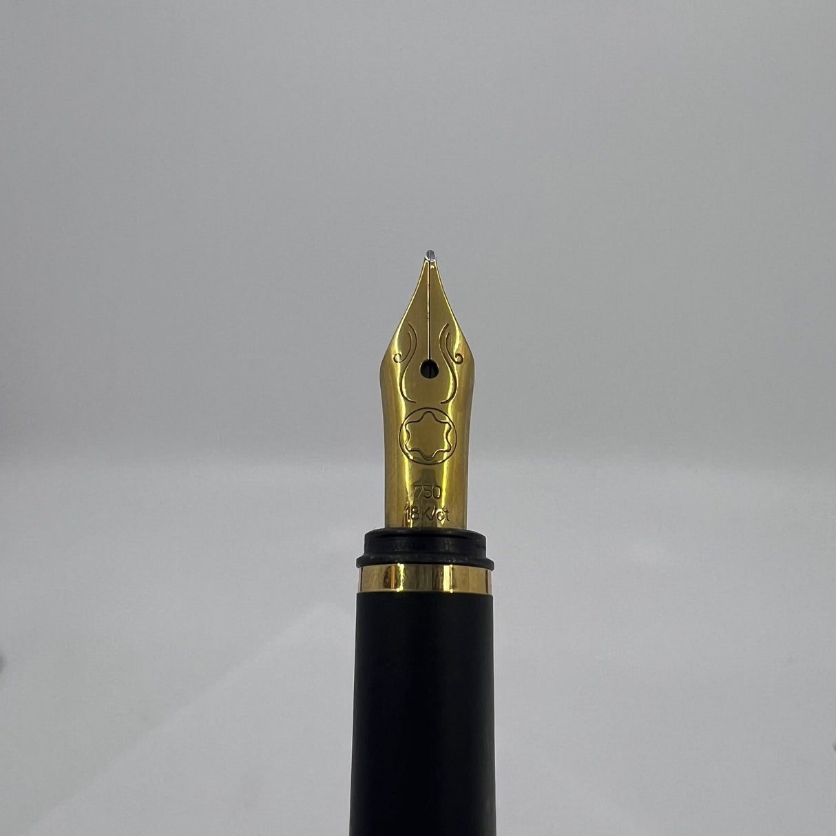 Montblanc Noblesse Silver-Plated Etched Vertical Lines Fountain Pen  - Fine 18kt Gold Nib