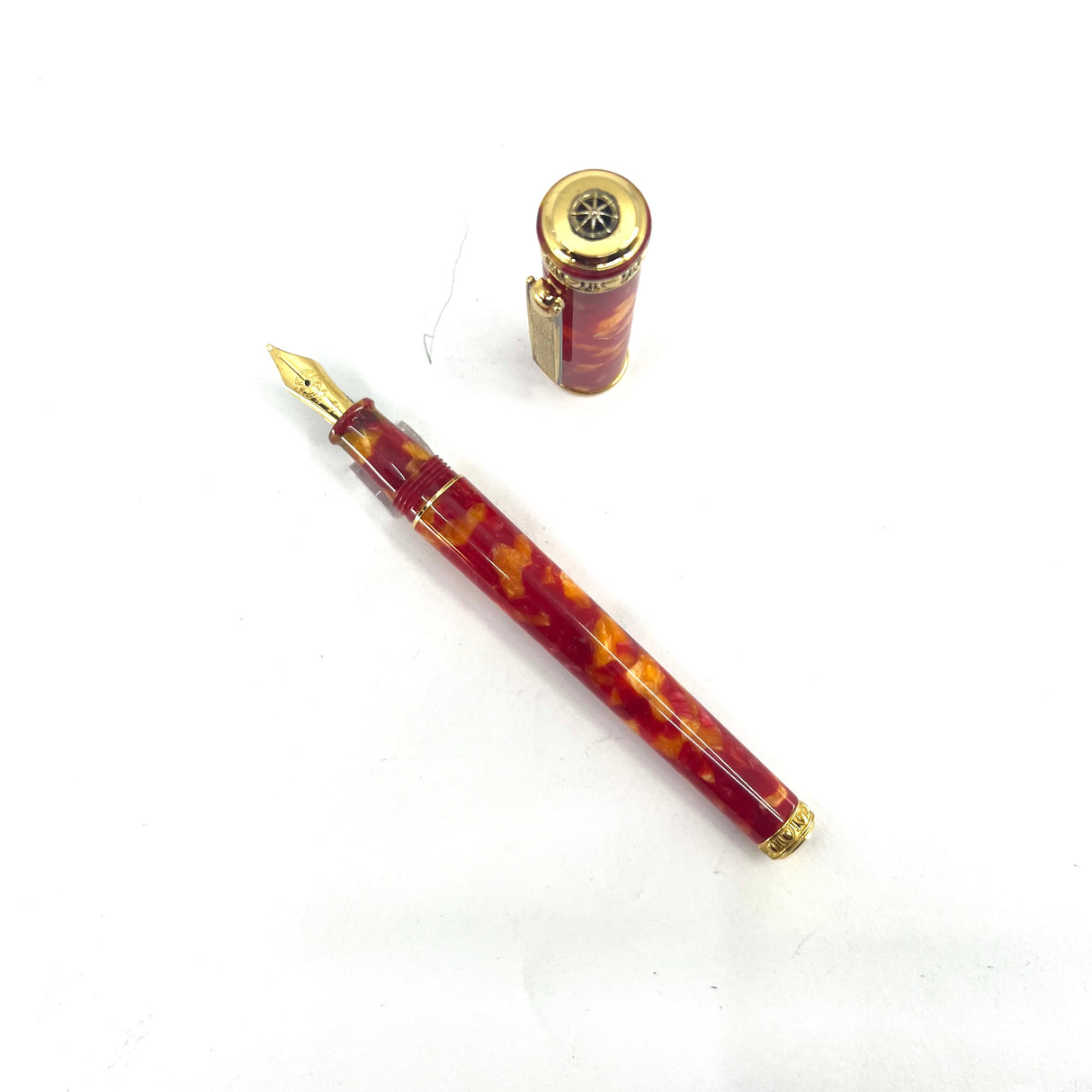 Signum (Italy) Lustrous Marbled Red & Orange  Fountain Pen - Broad 18kt Gold Nib