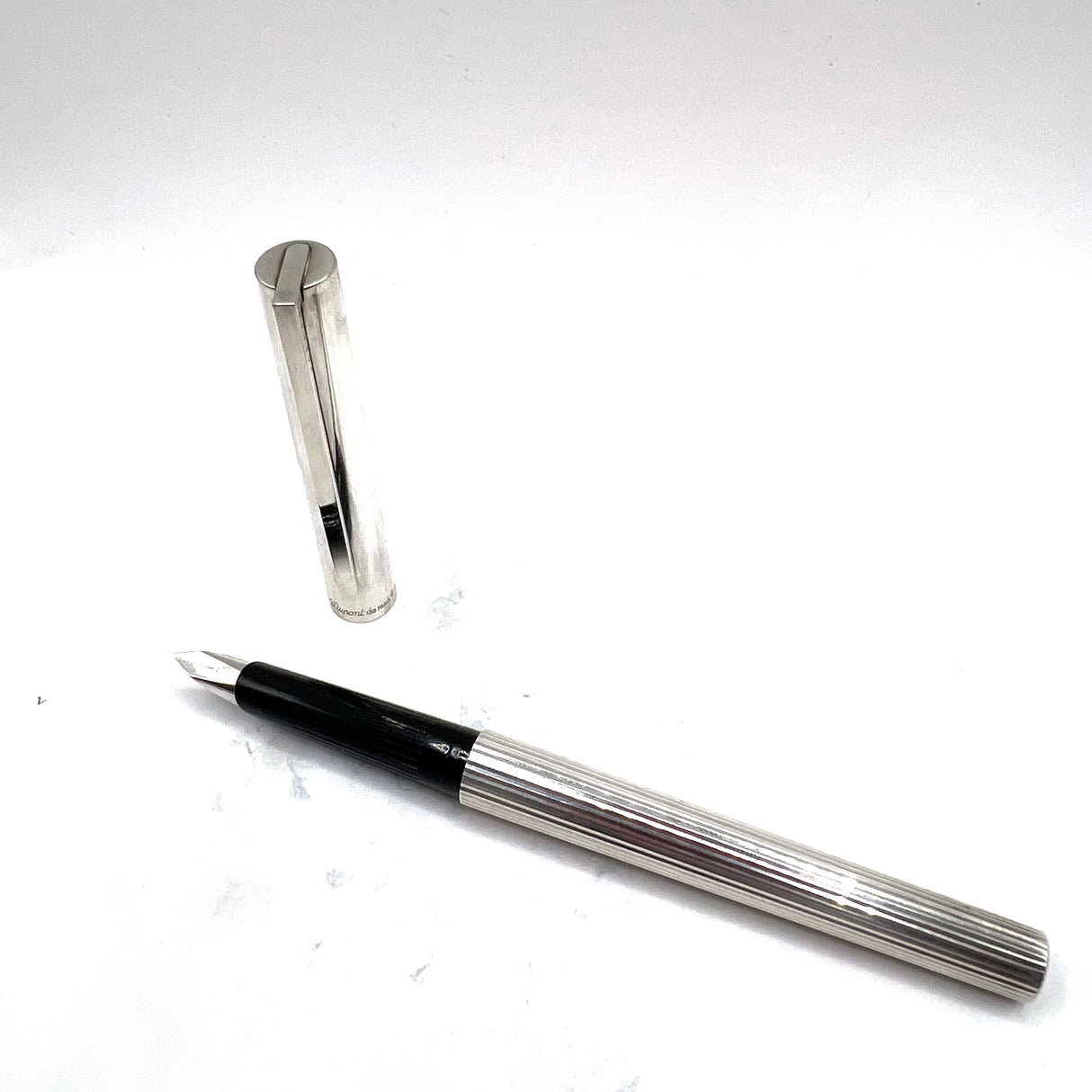 S.T. Dupont Sterling Silver- Smooth Cap/Fluted Barrel Fountain Pen - Fine 18kt Gold Nib