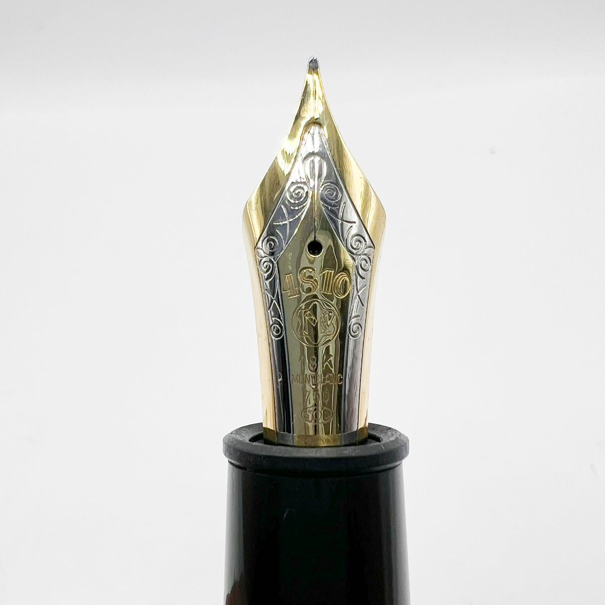 Montblanc Ernest Hemingway Writers Series Limited Edition Fountain Pen  - Fine 18kt Gold Nib