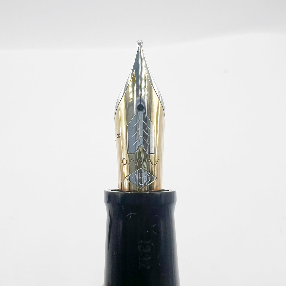 OMAS Cristoforo Colombo II Briar Wood Senior Paragon  Fountain  Pen - Medium 18kt Gold Nib