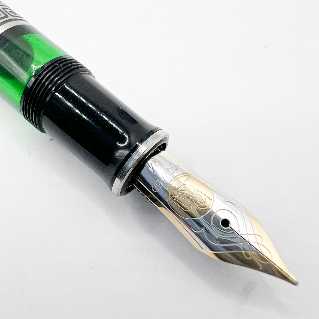 Pelikan M910 Toledo Sterling Silver Fountain Pen - Semi-Flex Medium 18kt Gold Nib