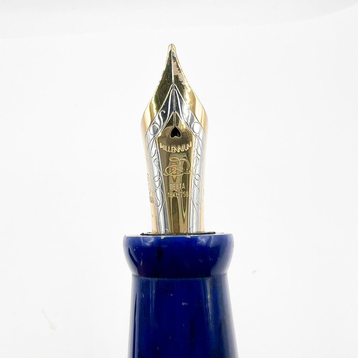 Delta Israel 50th Anniversary Gold Vermeil & Resin Limited Edition Fountain Pen  -  Medium 18kt Gold Nib