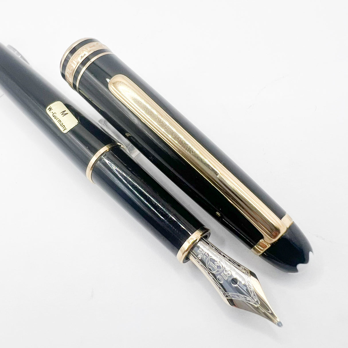 Montblanc Classique #144 Black Resin Fountain Pen - Medium 14kt Gold Nib