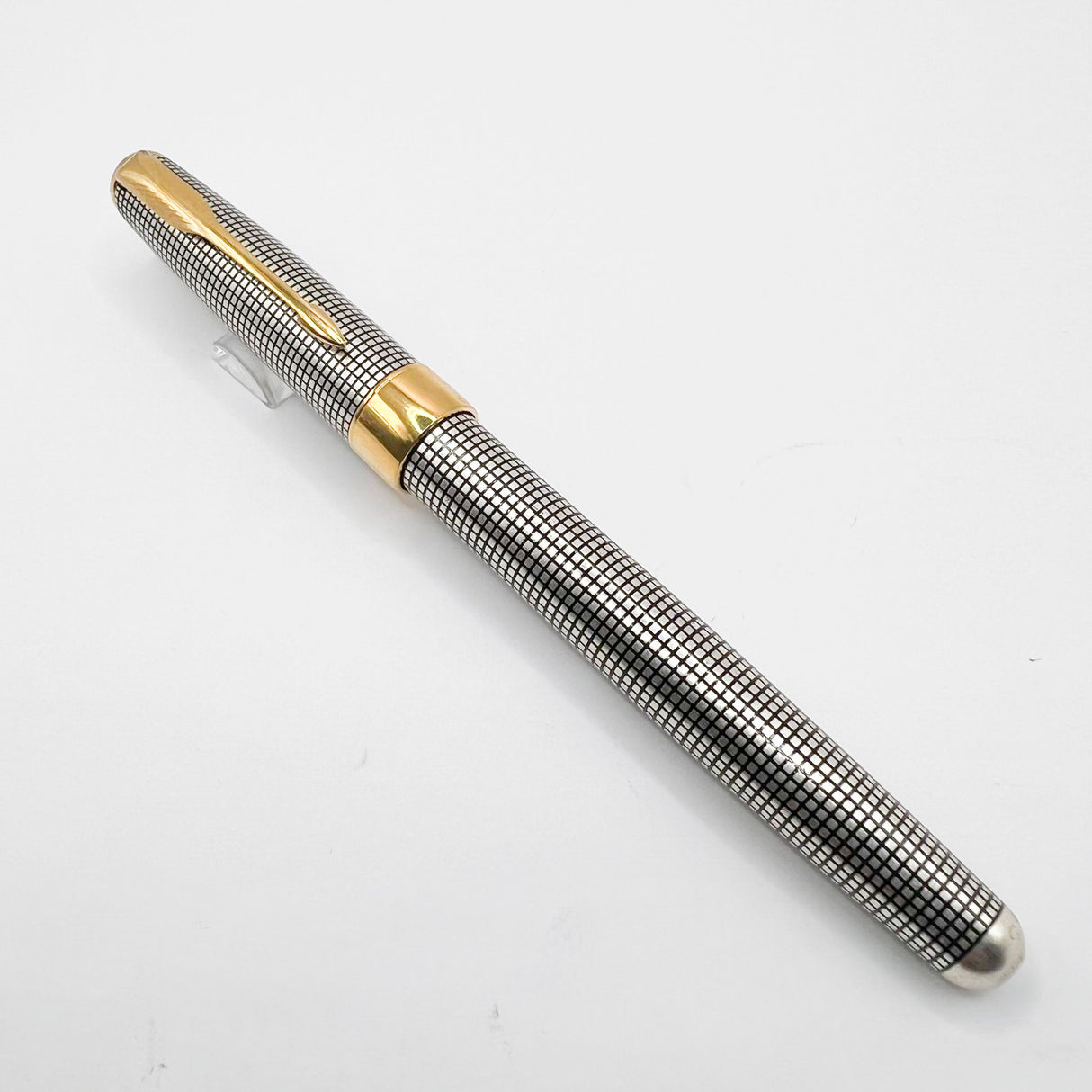 Parker Sonnet Sterling Silver Cisele Cross Hatch Fountain Pen - Extra Fine 18kt Gold Nib