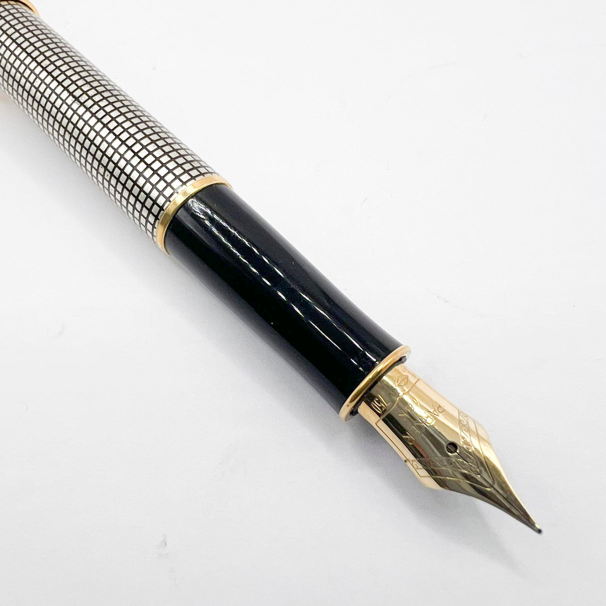 Parker Sonnet Sterling Silver Cisele Cross Hatch Fountain Pen - Extra Fine 18kt Gold Nib