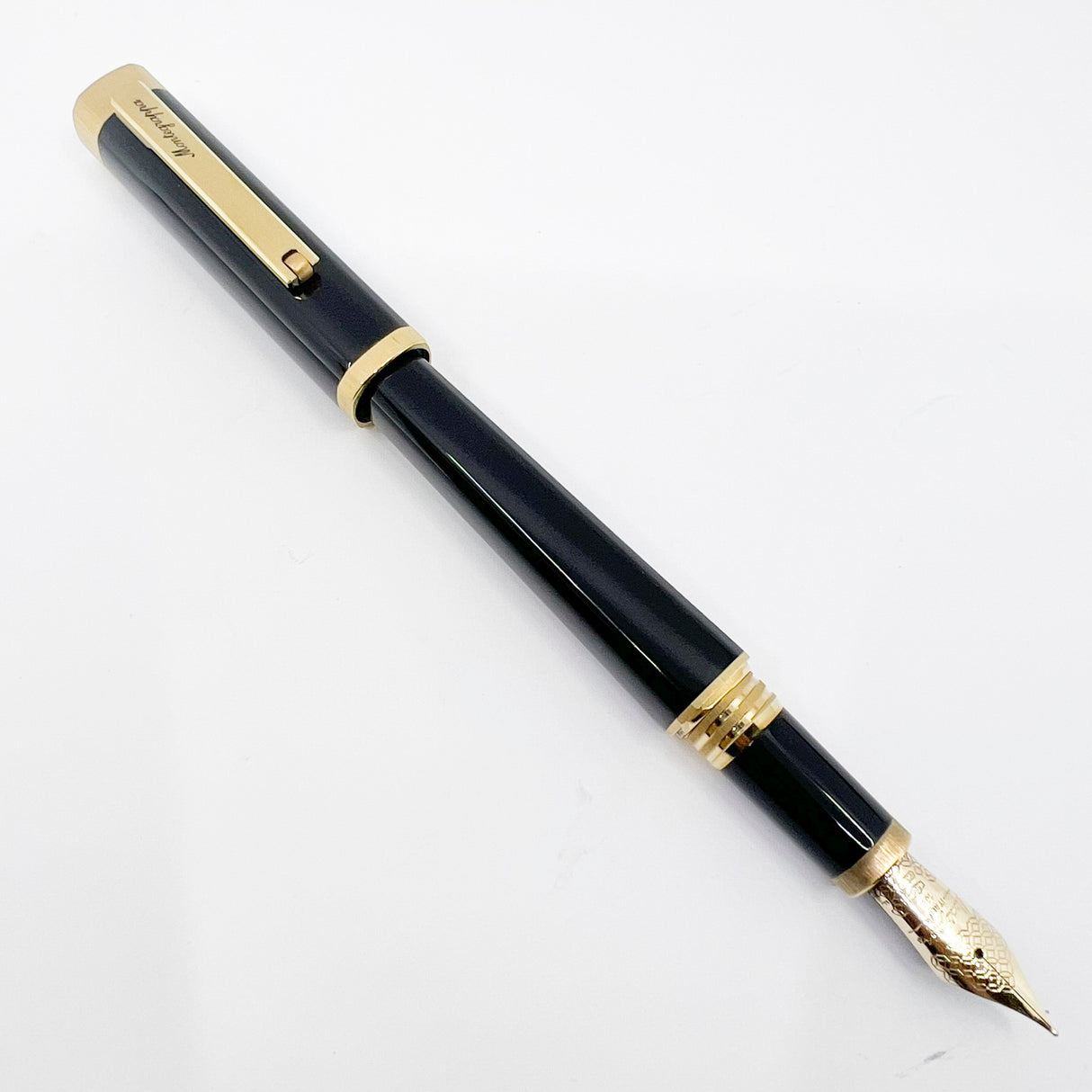 Montegrappa Quatttro Zero Black Squared / Brushed Gold-Plated Trim Fountain Pen - Fine 14kt Gold Nib