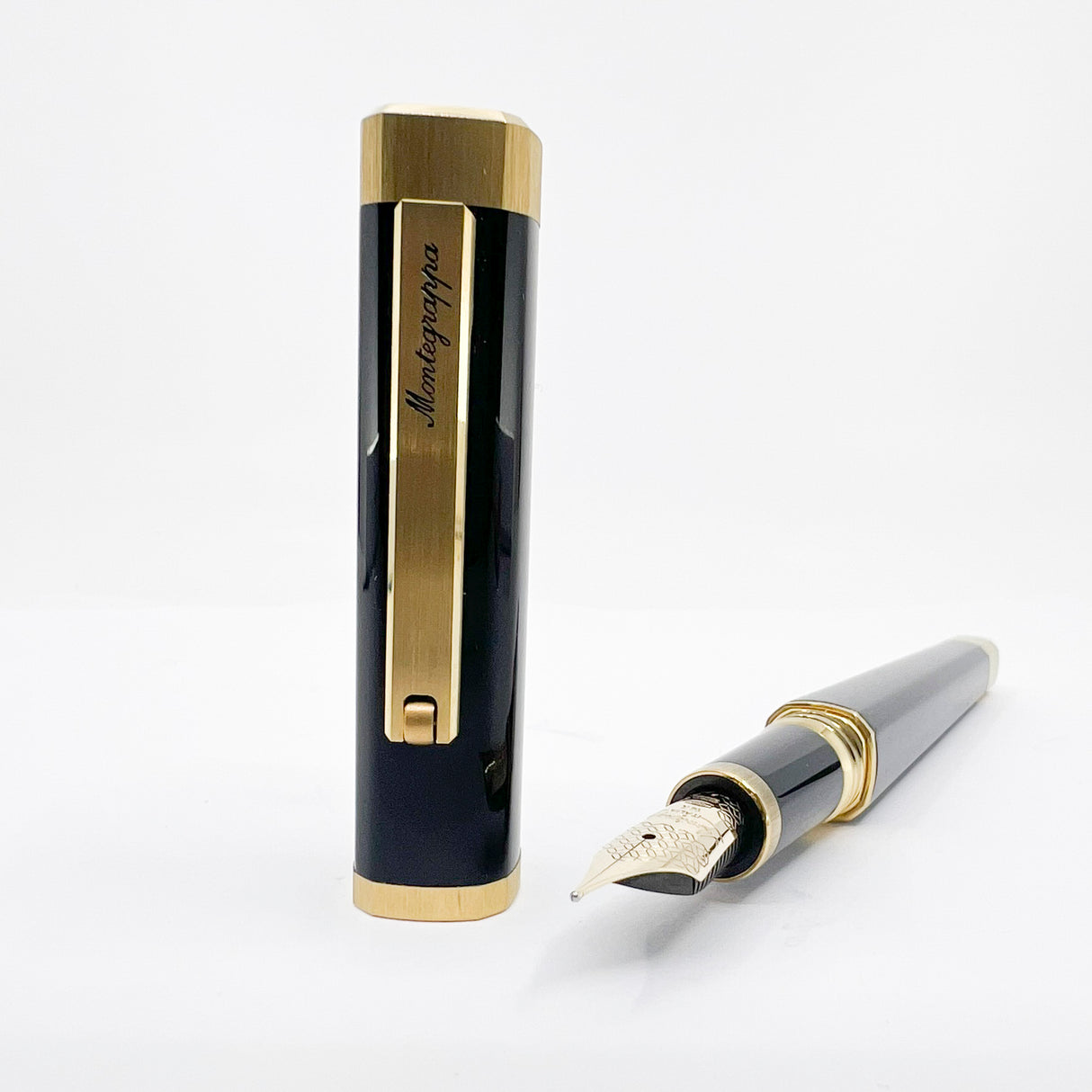 Montegrappa Quatttro Zero Black Squared / Brushed Gold-Plated Trim Fountain Pen - Fine 14kt Gold Nib