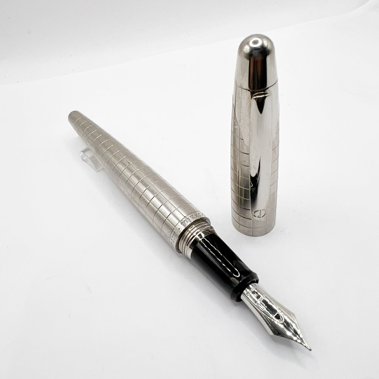 Dunhill AD2000 Brushed Stainless Steel Cross Hatch Design  Fountain Pen -  Medium 18kt Gold Nib (Leans to Fine)
