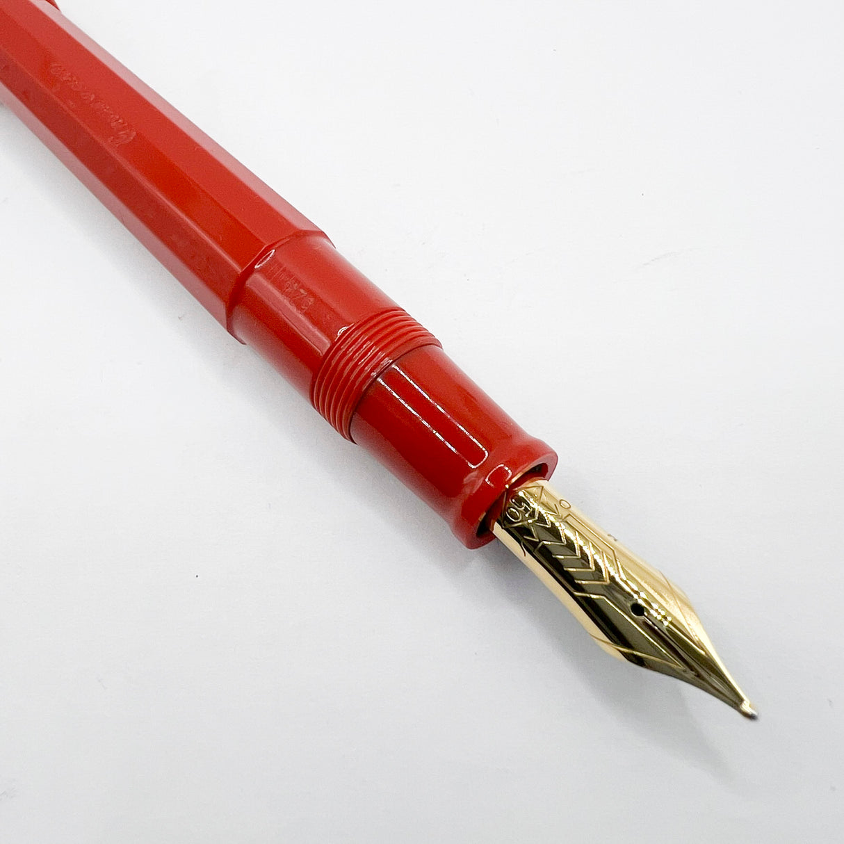 OMAS for  Armando Simoni Club/1990's -   Milord Paragon Coral Fountain Pen - Medium 18kt Gold Nib