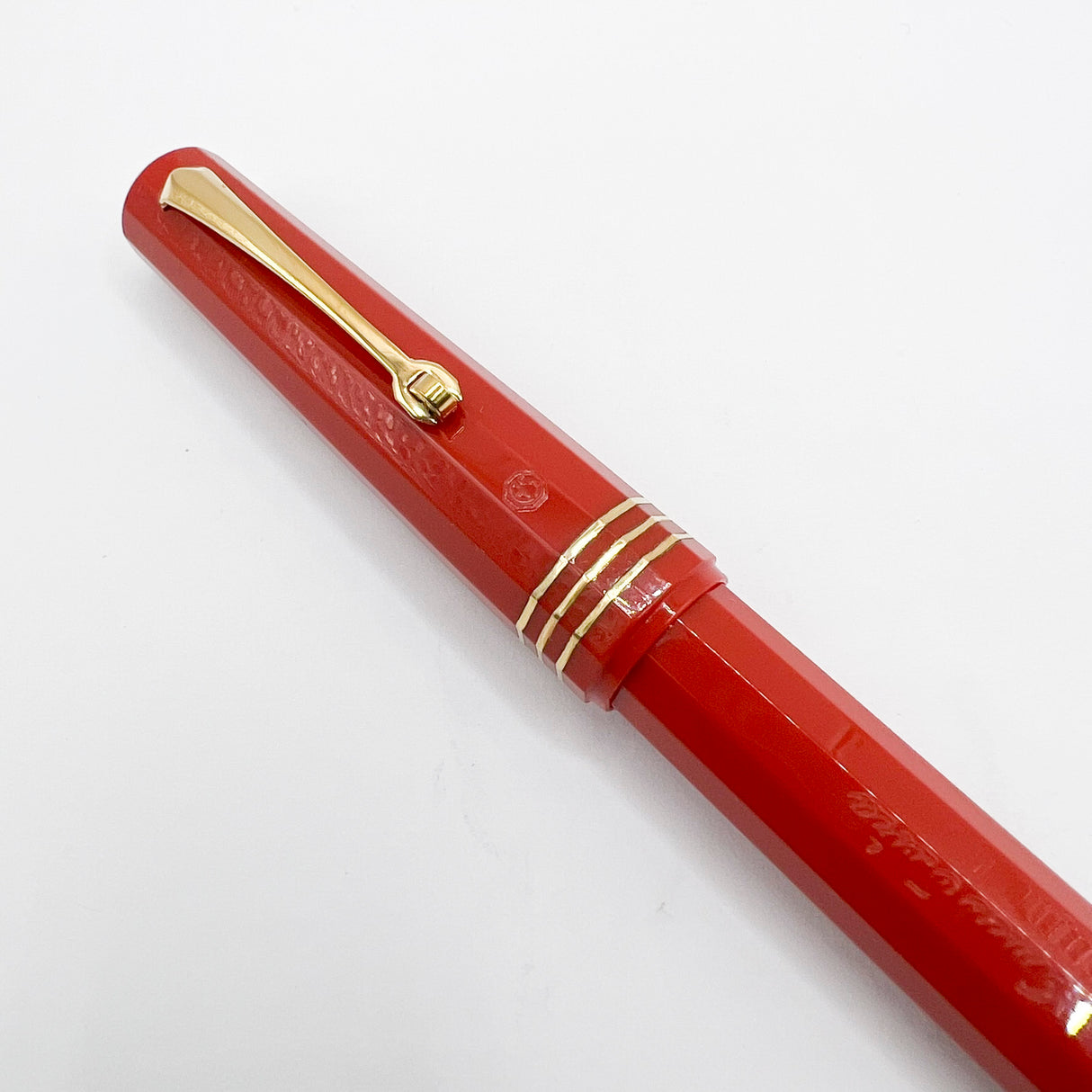 OMAS for  Armando Simoni Club/1990's -   Milord Paragon Coral Fountain Pen - Medium 18kt Gold Nib