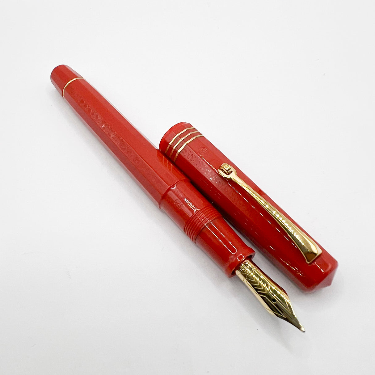 OMAS for  Armando Simoni Club/1990's -   Milord Paragon Coral Fountain Pen - Medium 18kt Gold Nib
