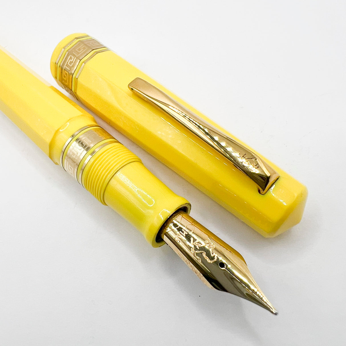OMAS for  Ferrari/1990's -  Ferrari Yellow Facetted Paragon Fountain Pen - Medium 18kt Gold Nib