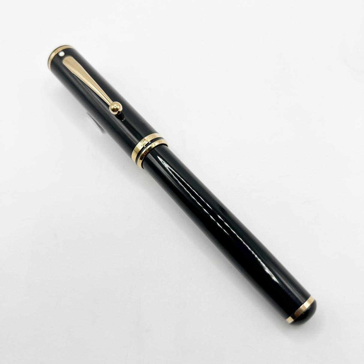 Sheaffer Connaisseur Black Fountain Pen - Fine 18kt Gold  Nib