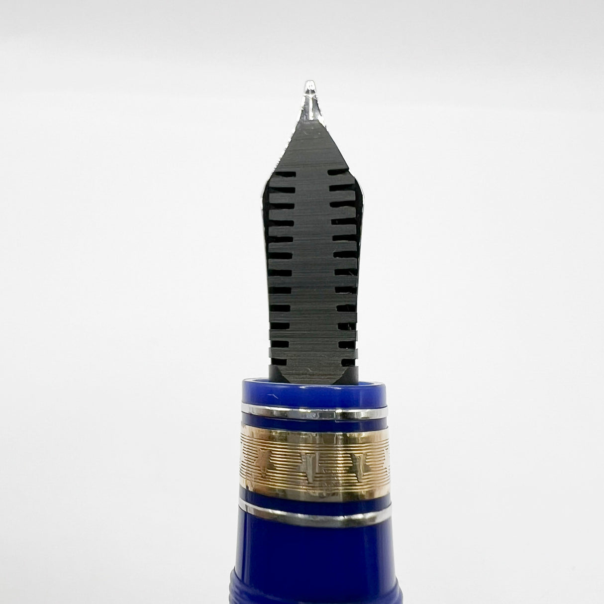 OMAS for  Armando Simoni Club/1990's  Royal Blue Ogiva Extra Fountain Pen - Medium 18kt Gold Nib