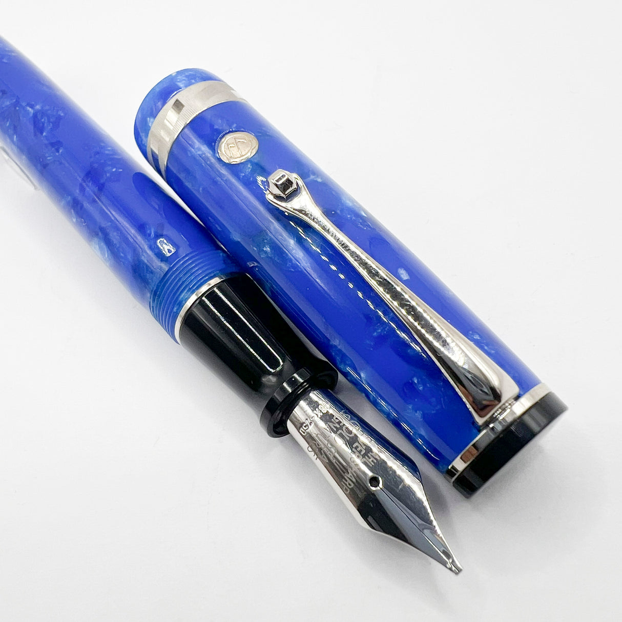 Wahl Eversharp Signature Marbled Blue Fountain Pen - Broad Stub 18kt Gold Nib