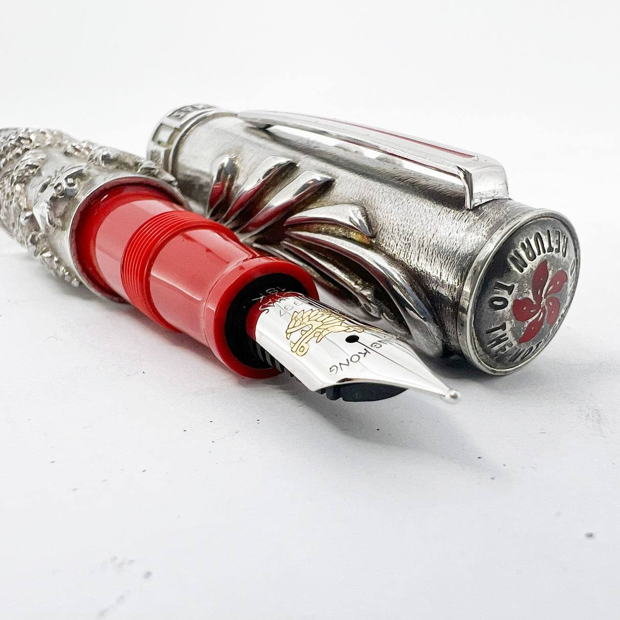 OMAS Sterling Silver Hong Kong Return to the Motherland Limited Edition Fountain Pen - Medium 18kt Gold Nib