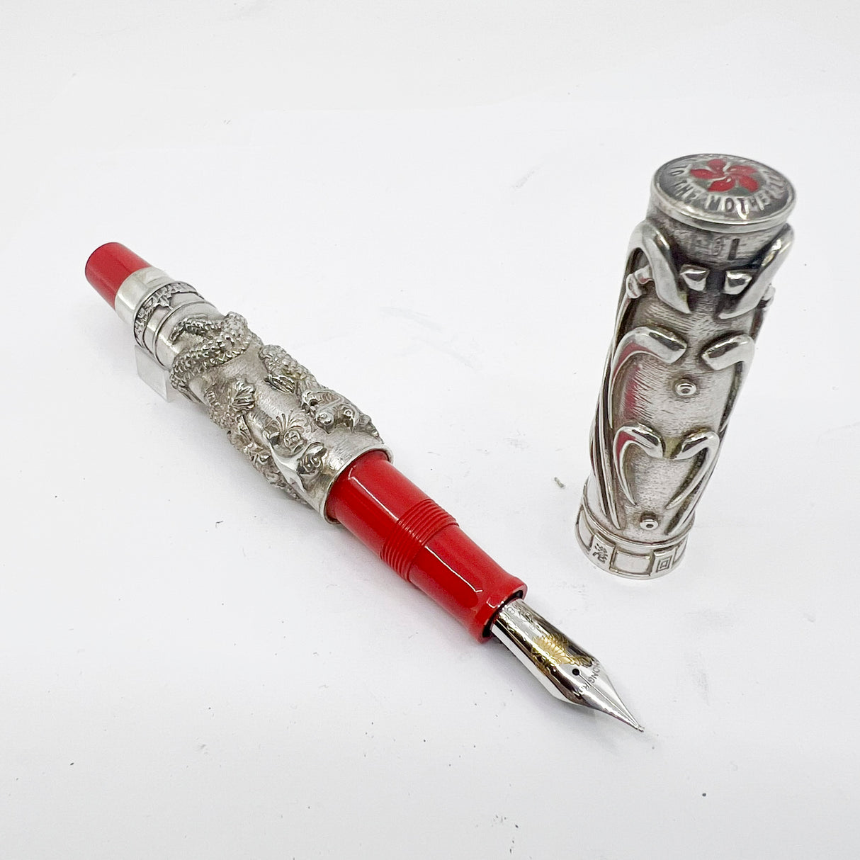 OMAS Sterling Silver Hong Kong Return to the Motherland Limited Edition Fountain Pen - Medium 18kt Gold Nib