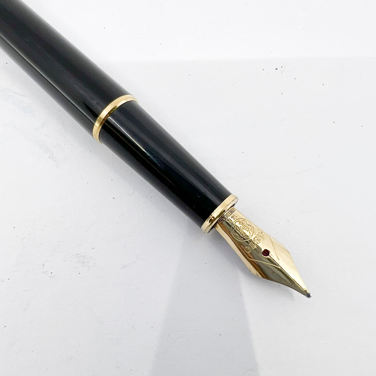 Montblanc Classique #144 Black Resin Fountain Pen - Medium 14kt Gold Nib