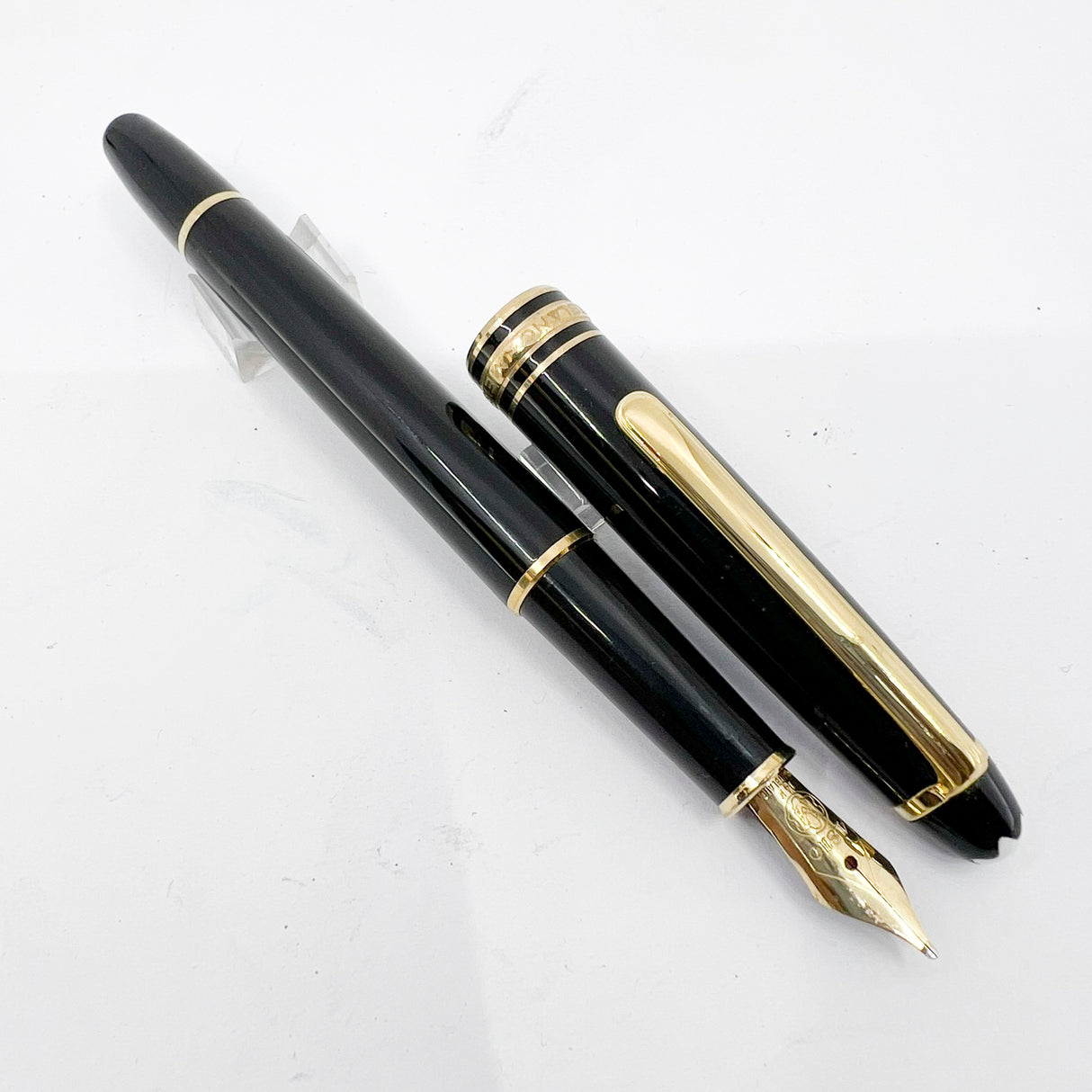 Montblanc Classique #144 Black Resin Fountain Pen - Medium 14kt Gold Nib