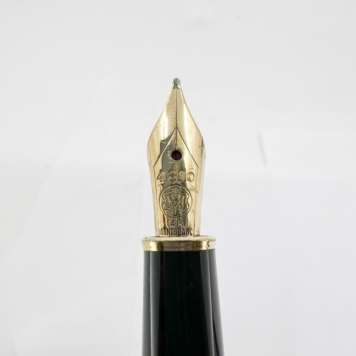 Montblanc Classique #144 Black Resin Fountain Pen - Medium 14kt Gold Nib