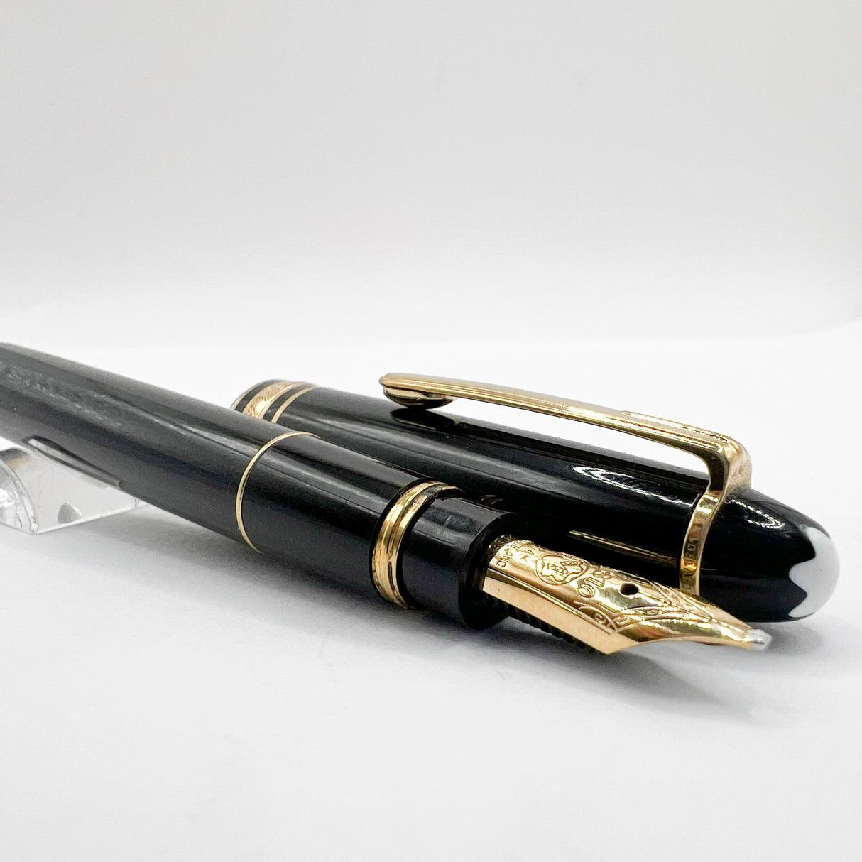 Montblanc Meisterstuck Mozart Black Resin Fountain Pen - Broad 14kt Gold  Nib