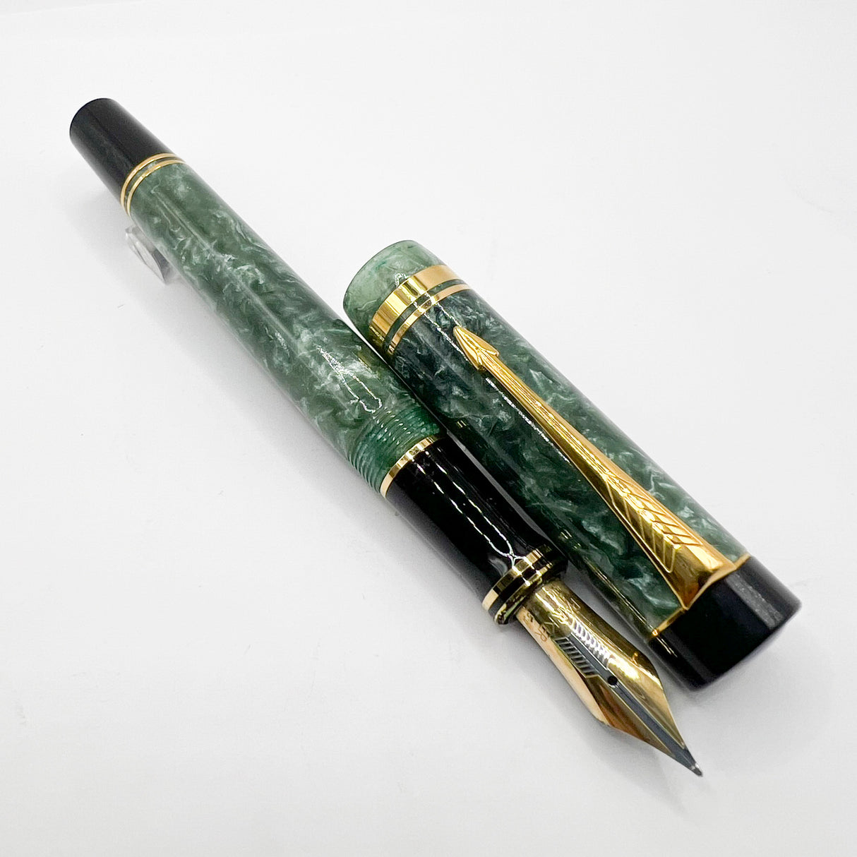 Parker Duofold Centennial Marbled Green  Fountain Pen (Circa 1990) - Medium 18kt Gold Nib