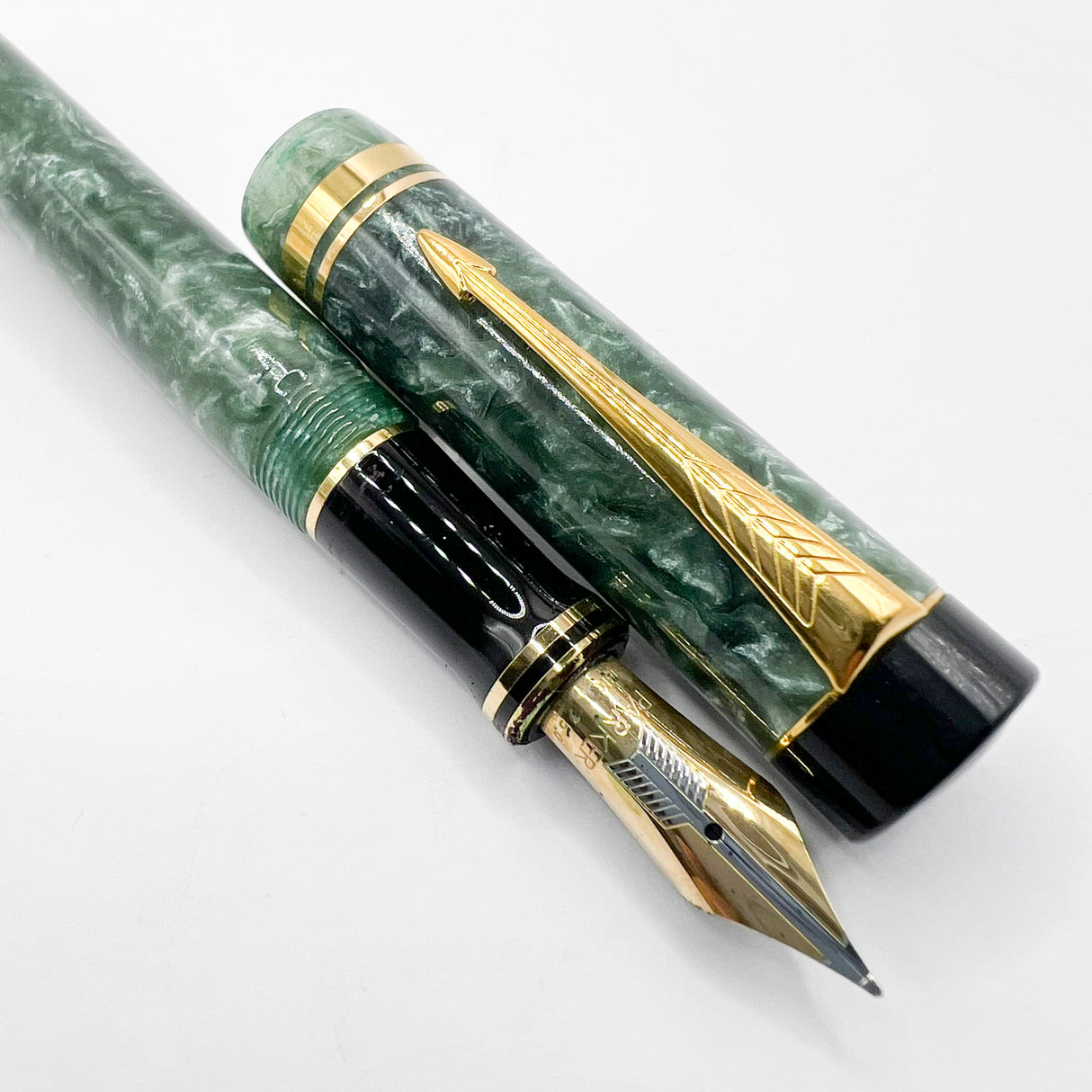 Parker Duofold Centennial Marbled Green  Fountain Pen (Circa 1990) - Medium 18kt Gold Nib