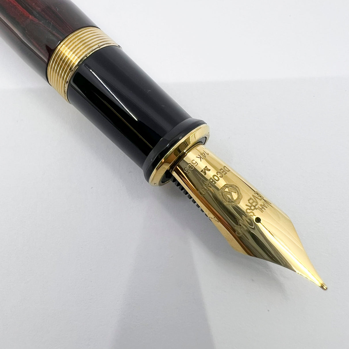 Wahl Eversharp Woodgrain Ebonite Decoband Oversized  Fountain Pen -  Medium #8 Size 14kt Gold Nib