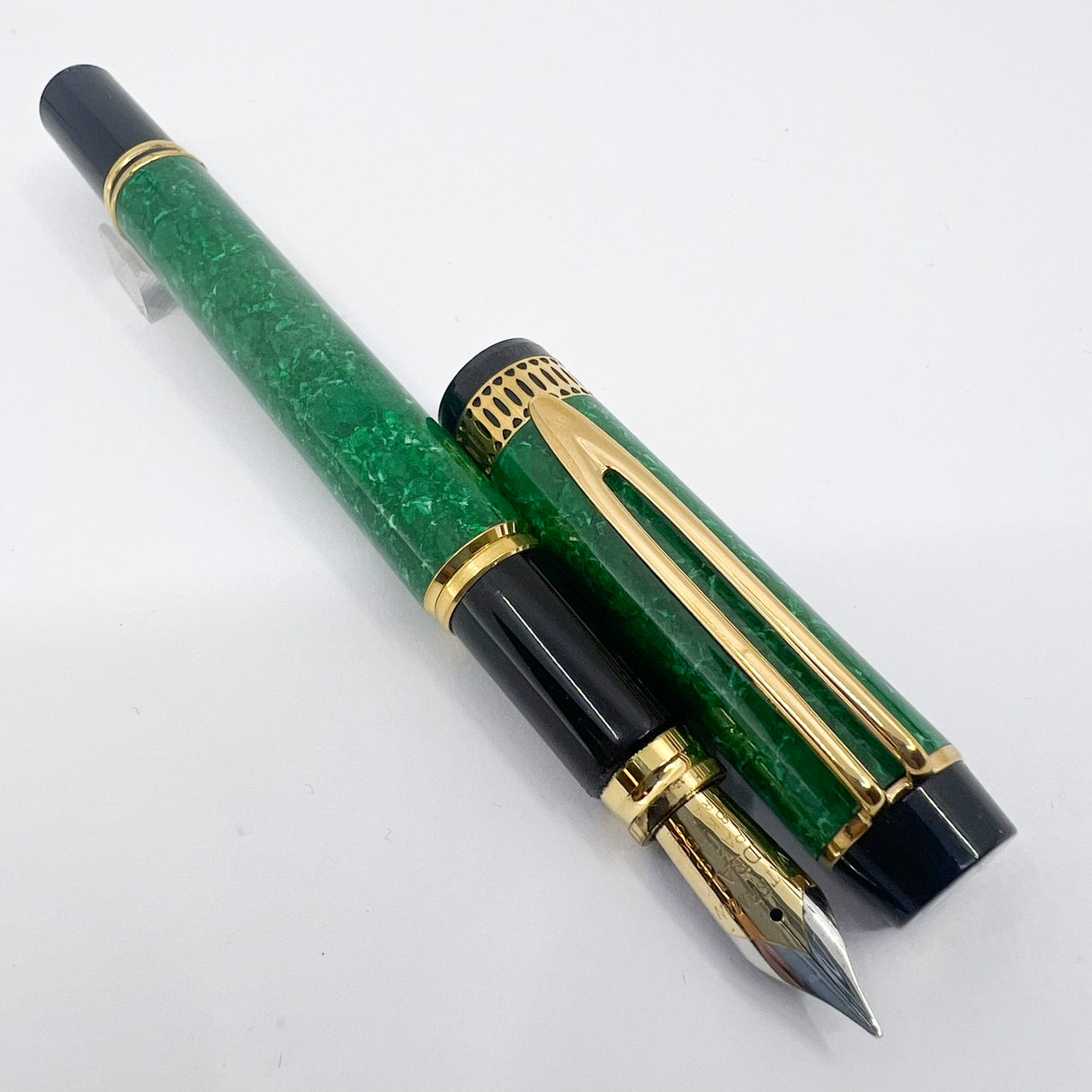 Waterman Patrician Green Marble Lacquer Fountain Pen- Medium 18kt Gold  Nib