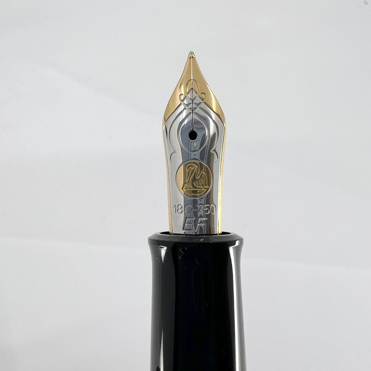 Pelikan M700 Toledo  Fountain Pen - Extra Fine 18kt Gold Nib
